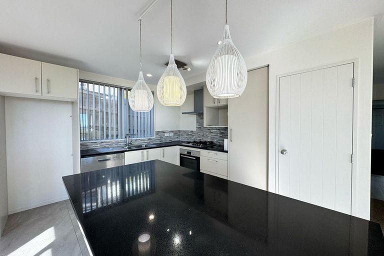 Photo of property in 21 Kirikiri Drive, Papakura, 2110