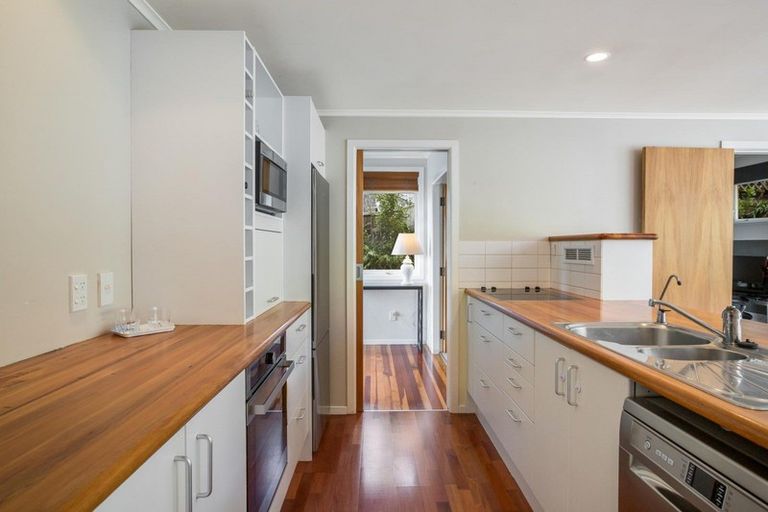 Photo of property in 10 Huntingdon Street, Northland, Wellington, 6012