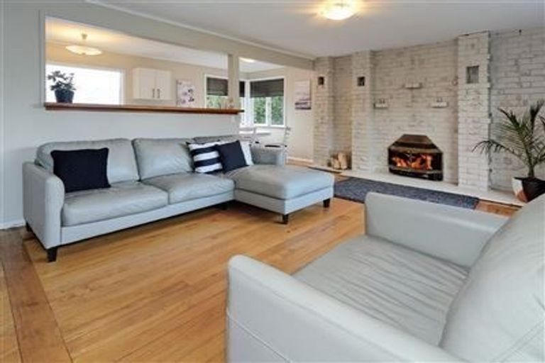 Photo of property in 24 Cutler Street, New Lynn, Auckland, 0600