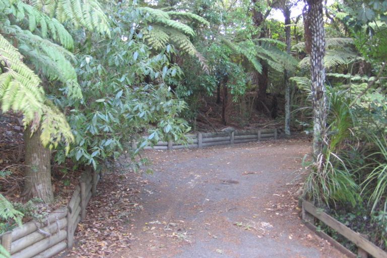 Photo of property in 22 Glade Place, Birkenhead, Auckland, 0626