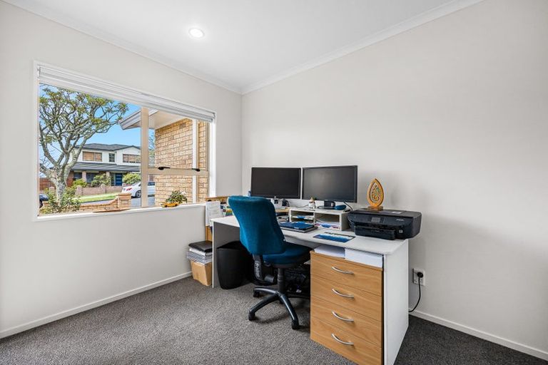 Photo of property in 30 Vermeer Place, West Harbour, Auckland, 0618