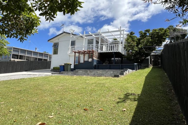 Photo of property in 27 Halberg Street, Glenfield, Auckland, 0629