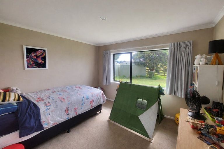Photo of property in 54 Harvey Road, Waiuku, 2683