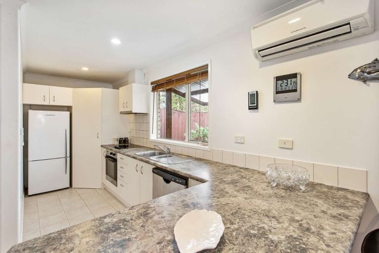 Photo of property in 11a Dianne Louise Drive, Half Moon Bay, Auckland, 2012
