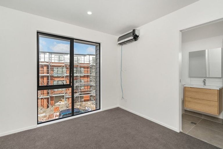 Photo of property in 31 Falcon Crescent, Hobsonville, Auckland, 0618