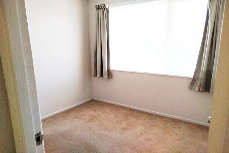 Photo of property in 20a Roberts Road, Te Atatu South, Auckland, 0610