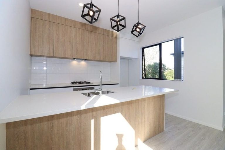 Photo of property in 127b Oreil Avenue, West Harbour, Auckland, 0618