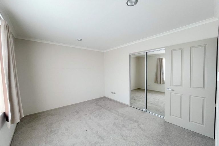 Photo of property in 30 The Track, Takanini, 2112