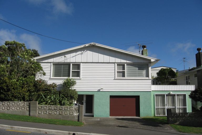 Photo of property in 71 Kenmore Street, Newlands, Wellington, 6037