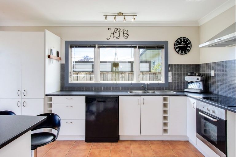 Photo of property in 58 Meeanee Road, Taradale, Napier, 4112