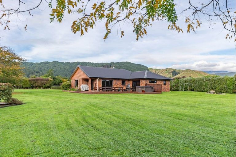 Photo of property in 66 Pohutukawa Drive, Levin, 5571