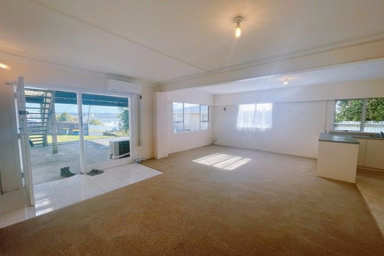 Photo of property in 9 Statesman Street, Henderson, Auckland, 0612