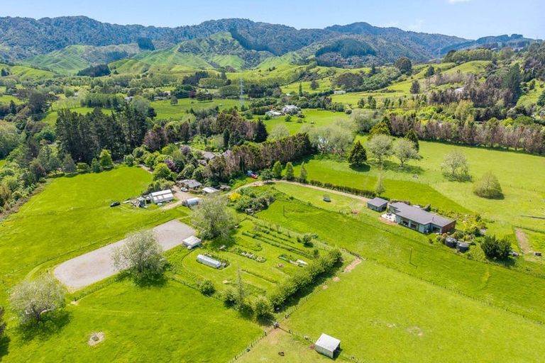 Photo of property in 50 Kents Road, Reikorangi, Waikanae, 5391