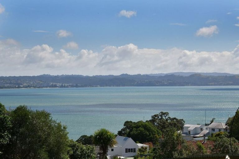 Photo of property in 14 Melandra Road, Stanmore Bay, Whangaparaoa, 0932
