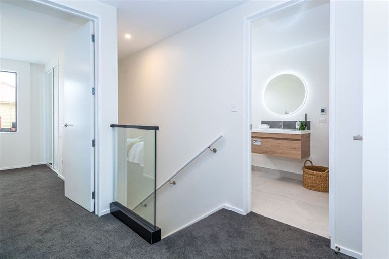 Photo of property in 10 Bishop Street, Green Bay, Auckland, 0604