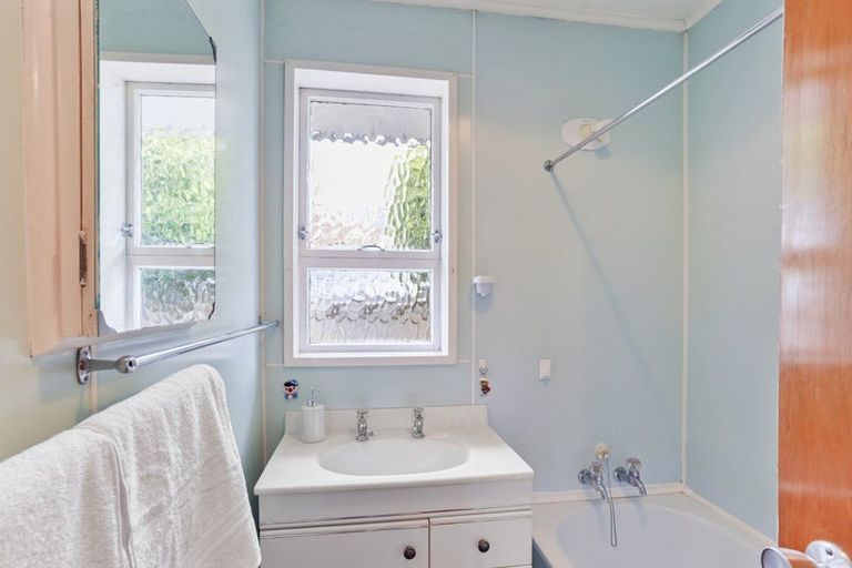 Photo of property in 3 La Perouse Place, Northcote, Christchurch, 8052