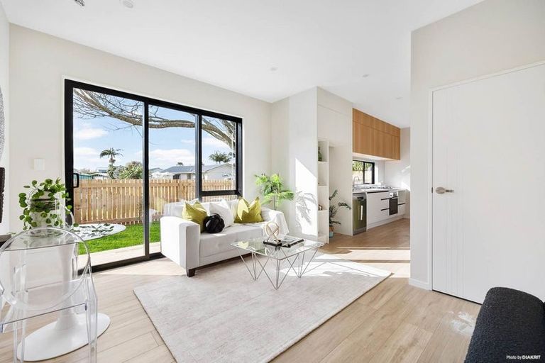 Photo of property in 1/3226 Great North Road, New Lynn, Auckland, 0600