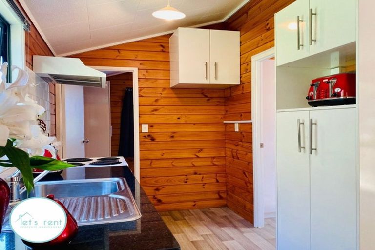 Photo of property in 30 Leaver Place, Weymouth, Auckland, 2103
