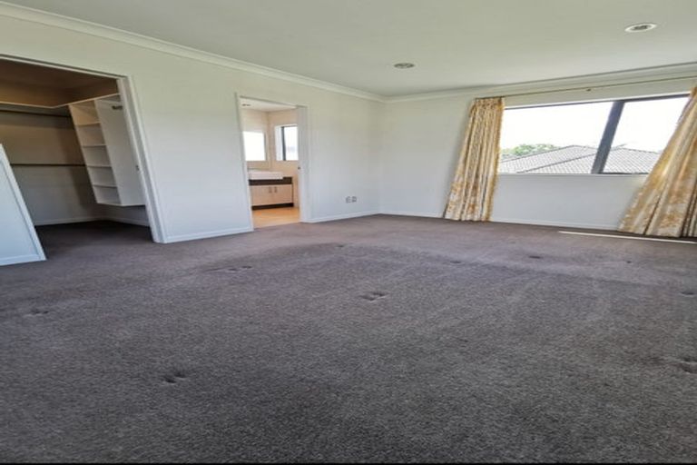 Photo of property in 114 Tamahere Drive, Glenfield, Auckland, 0629
