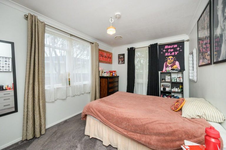 Photo of property in 17 Egmont Place, Westbrook, Palmerston North, 4412