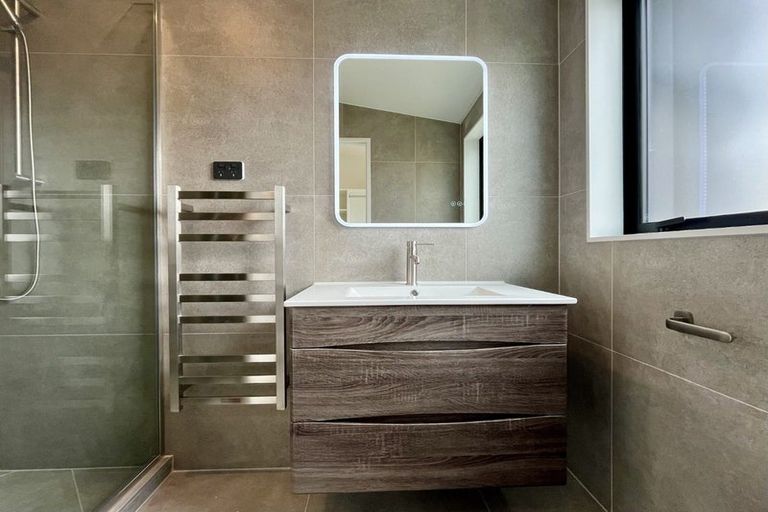 Photo of property in 98b Royal Road, Massey, Auckland, 0614