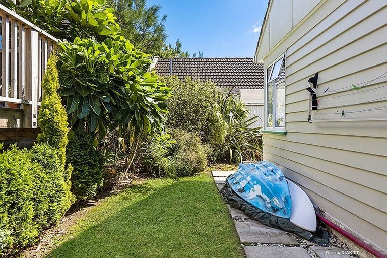Photo of property in 302 Queens Drive, Lyall Bay, Wellington, 6022