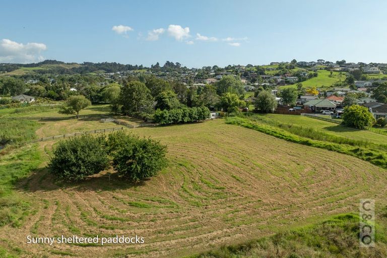 Photo of property in 76 Awaroa Road, Helensville, 0800