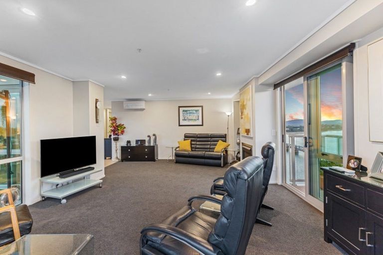 Photo of property in 72 Devonport Road, Tauranga, 3110