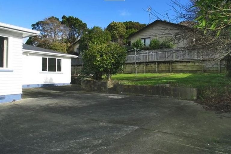 Photo of property in 106 Broderick Road, Johnsonville, Wellington, 6037