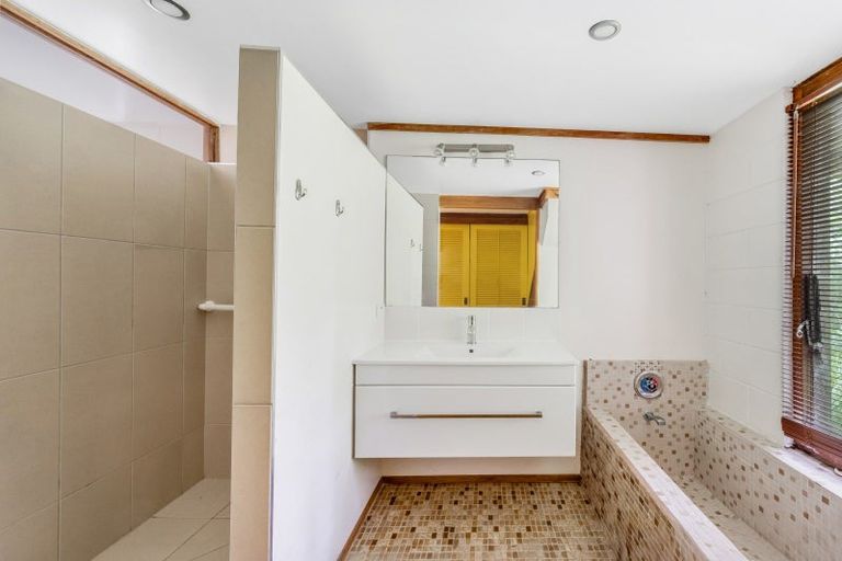 Photo of property in 15 Fenton Terrace, Cockle Bay, Auckland, 2014