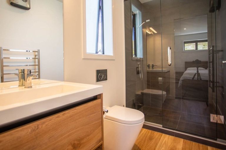 Photo of property in 31 Kirimoko Crescent, Wanaka, 9305