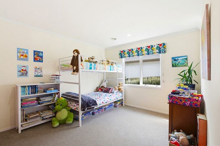 Photo of property in 3 Greenstone Place, Aotea, Porirua, 5024