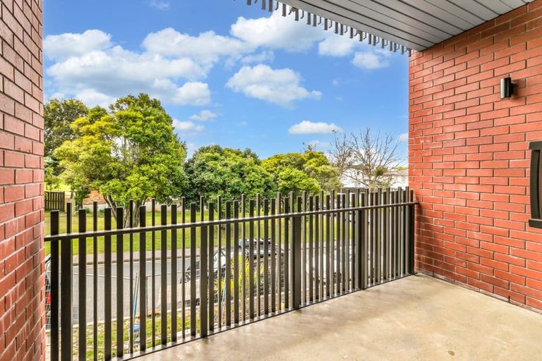 Photo of property in 25 Potter Avenue, Northcote, Auckland, 0627