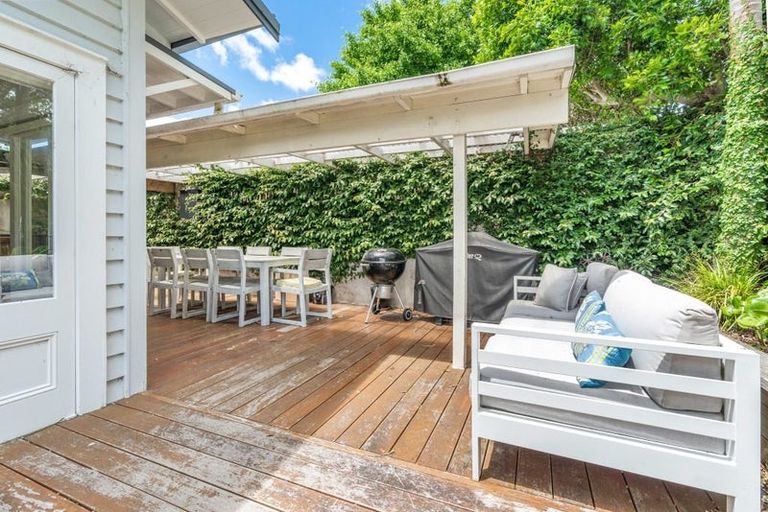 Photo of property in 136 Queen Street, Northcote Point, Auckland, 0627