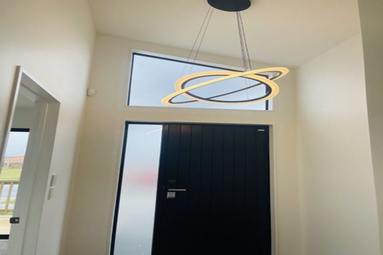 Photo of property in 17 Cronshaw Road, Karaka, 2113