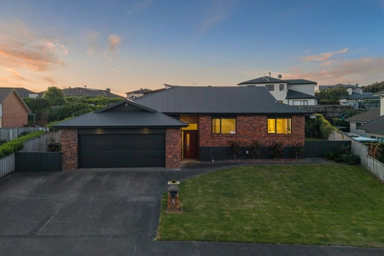 Photo of property in 6 Aotea Drive, Aotea, Porirua, 5024