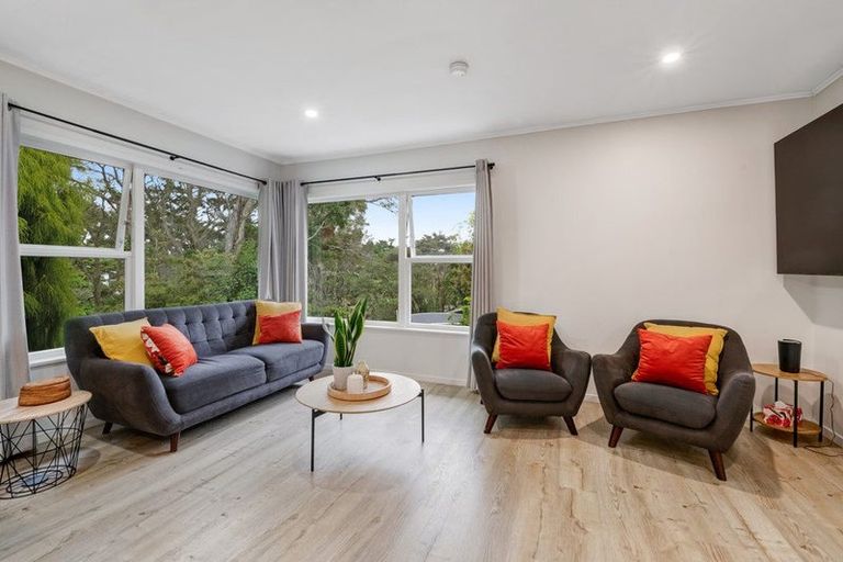Photo of property in 2/10 Nea Place, Hillcrest, Auckland, 0627