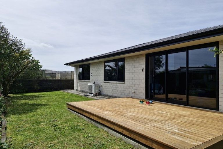Photo of property in 9a Turakina Street, Merrilands, New Plymouth, 4312