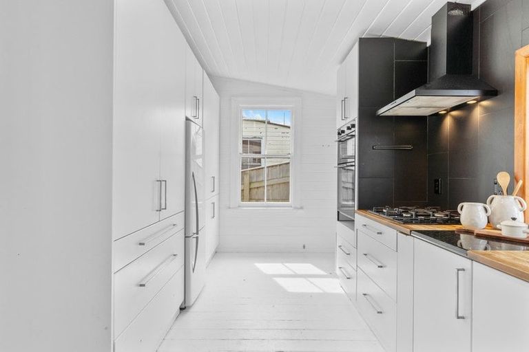 Photo of property in 18 Tay Street, Whanganui, 4500