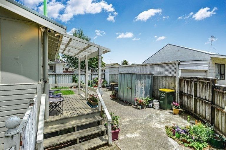 Photo of property in 1/87 Kayes Road, Pukekohe, 2120