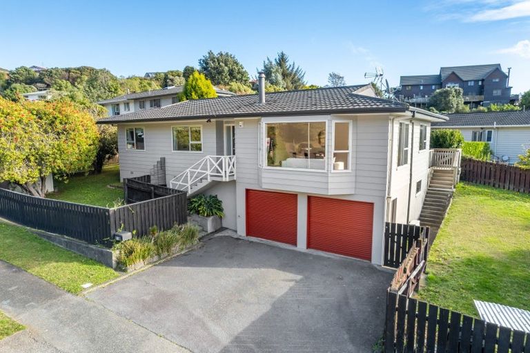 Photo of property in 18 Yarrow Place, Papakowhai, Porirua, 5024