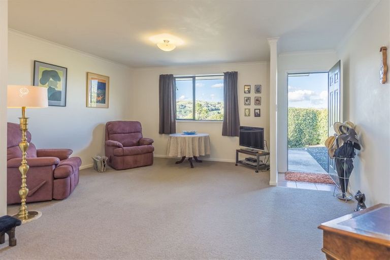 Photo of property in 80 Cabeleigh Drive, Helensville, 0800