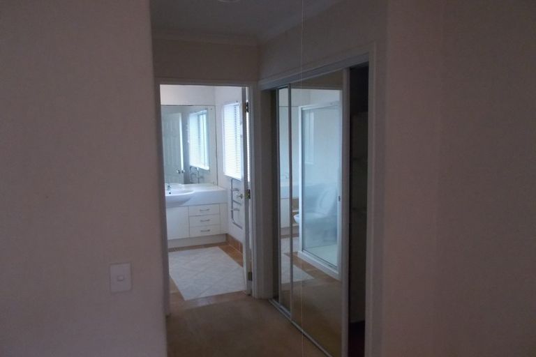 Photo of property in 6 Claremont Way, East Tamaki Heights, Auckland, 2016