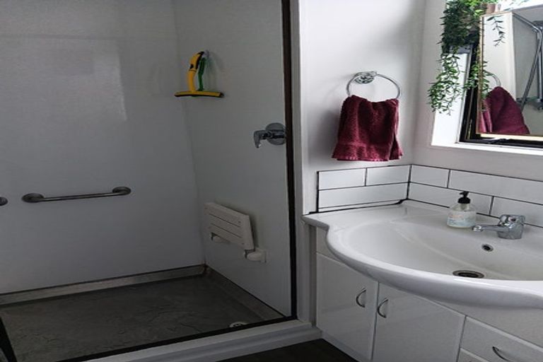 Photo of property in 16 Hunter Street, Westport, 7825