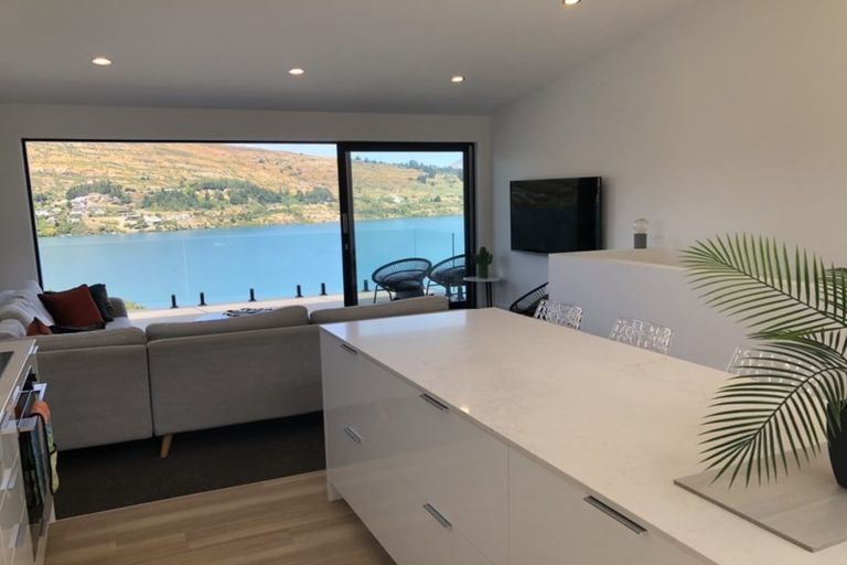 Photo of property in 17 Highlands Close, Queenstown, 9300