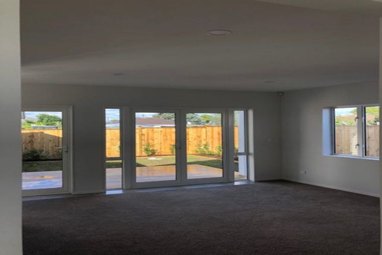Photo of property in 2 Riroriro Close, Papakura, 2110
