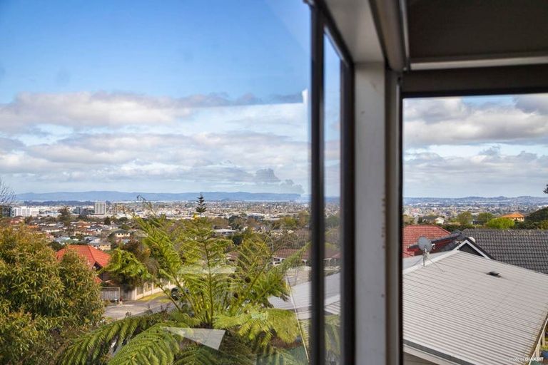 Photo of property in 22 Goodwood Drive, Goodwood Heights, Auckland, 2105