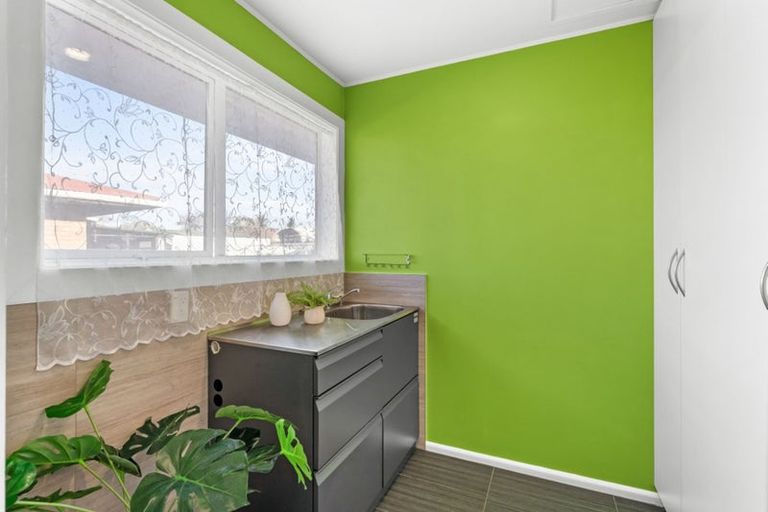 Photo of property in 63 Denise Crescent, Hornby, Christchurch, 8042