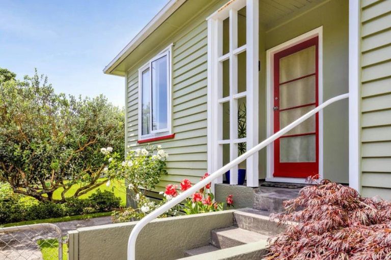 Photo of property in 14 Plympton Street, Brooklands, New Plymouth, 4310