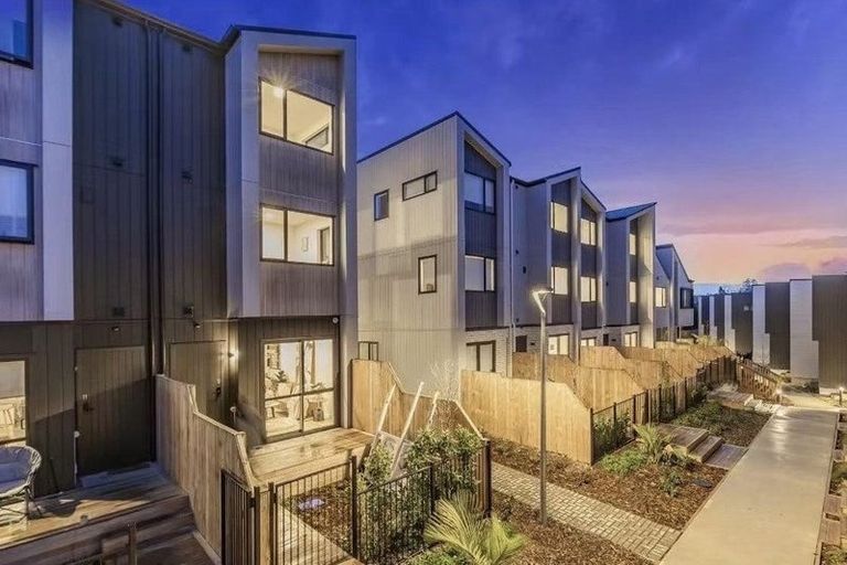 Photo of property in 17 Paetai Lane, Te Atatu Peninsula, 0610